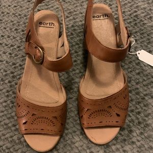 Brand new, Earth Carson Westport- 11W